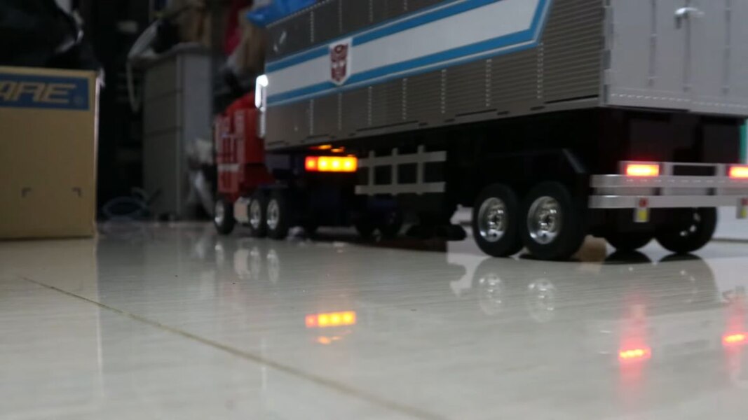 Robosen Transformers Optimus Prime With Auto Transform Trailer In Hand Image  (4 of 23)